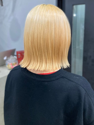 ケアブリーチ　ハイトーン　抜きっぱなしブロンド　切りっぱなし