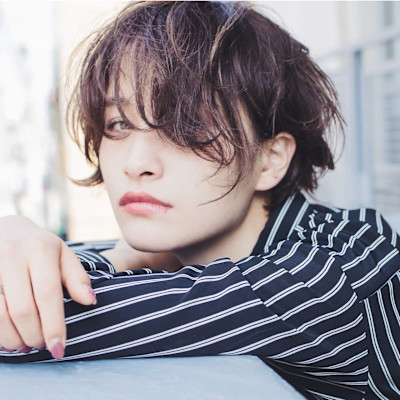 暗髪アッシュ無造作ハイライトショートボブ