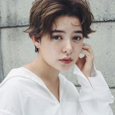 大人ガーリーフレンチカールハンサムショート