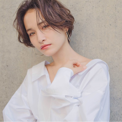 ニュアンスカールフェミニングレージュショート