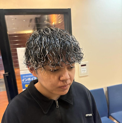 まだまだ流行ってますメッシュパーマ