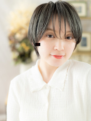 カーキグレージュ小顔束感マッシュショート　フェザーショート