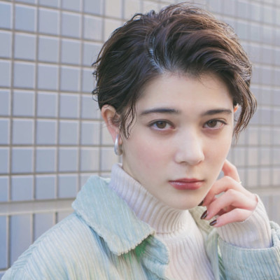 くすみブルージュサイドパートスムースショート