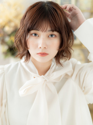 レイヤーボブパーマ前下がりウルフミディアム　くすみベージュ