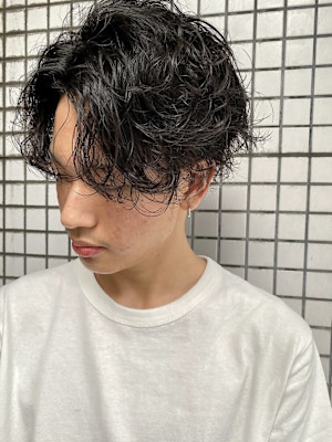 ニュアンスパーマ　無造作　センターパート　束感マッシュ