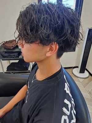 ニュアンスパーマ　緩めツイストパーマ　黒髪　メンズパーマ