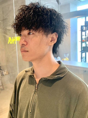 ツイストスパイラルパーマ　メンズパーマ　束感　強めパーマ