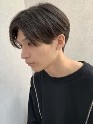 センターパート　ショートマッシュ　爽やか　20代　黒髪