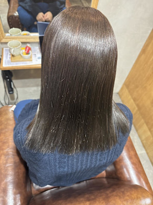 オリーブベージュ