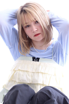 ホワイトブロンド×アンニュイミディアム20代30代40代