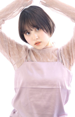 ショートボブ×ワイドバング×ストレート20代30代
