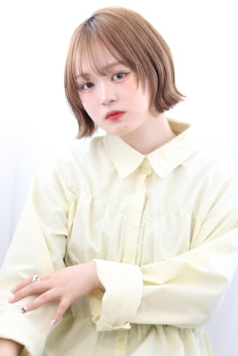 20代30代40代 ハイトーン くびれ　ミニボブ 小顔ヘア