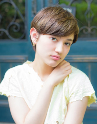 耳かけが大人かわいいエッジショート