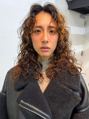 ヒッピーパーマ　レイヤーカット　ロングパーマ　ベージュ