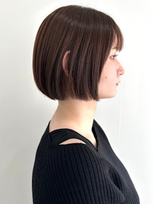 オイルカラー　モカベージュ　ショートボブ　20代　レイヤー