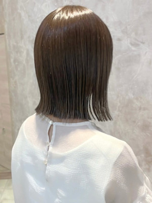 マロンベージュ　髪質改善メテオカラー　切りっぱなしボブ