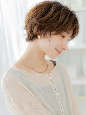 くせ毛風マッシュパーマ小顔ショートウルフ　フェザーショート