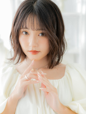 乾かすだけ大人可愛い黒髪ゆるふわボブパーマ　くすみベージュ