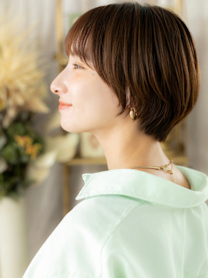小顔ショートカットレイヤーヘルシースタイル　フェザーショート
