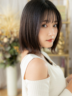 艶感ダークアッシュ切りっぱなしミディアム　くすみベージュ