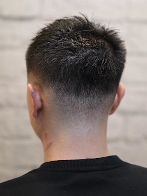 メンズ／スキンフェード／ベリーショート／アップバング