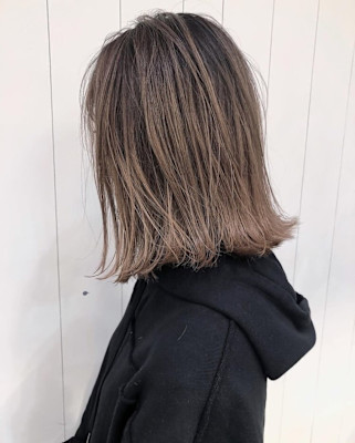 バレイヤージュカラー×切りっぱなしミディアム