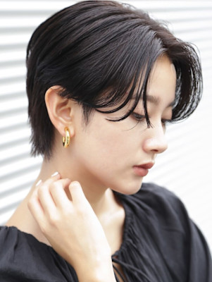 センターパート　ハンサムショート