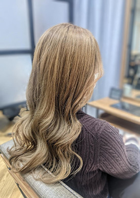 柔らかグレージュ