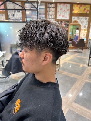 刈り上げパーマスタイル