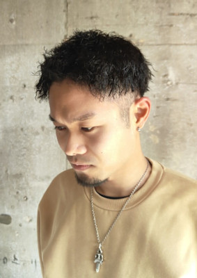 ツイストピンパーマ刈り上げショートカットツーブロックマッシュ