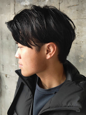 ビジネス刈り上げショートカットツーブロックマッシュ黒髪束感