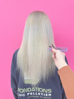 ロングリタッチからホワイトブロンド！