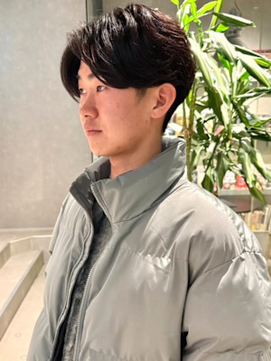 カルマパーマ 毛流れパーマ 爽やか センターパート 20代