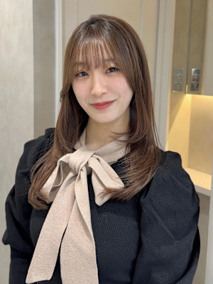 ストレート　艶髪　ナチュラルカラー