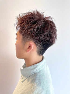 刈り上げツーブロックアップバングスパイキーショート