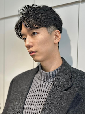 【吉田智哉】フェザーショート、刈り上げショート、グレー