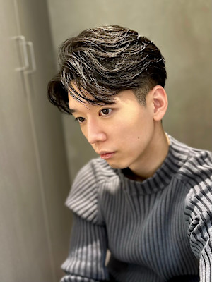 【吉田智哉】フェザーショート、刈り上げショート、グレー