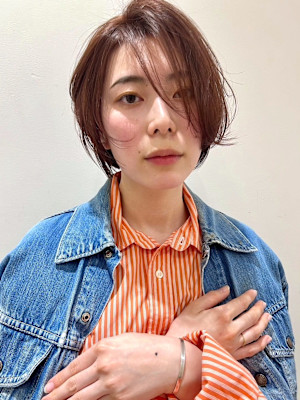 ショートボブ　マッシュ　レイヤーボブ　ベージュカラー