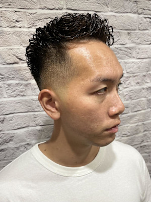 アイロンパーマで作る束感フェードショート