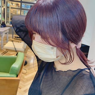 顔周りで色気を。