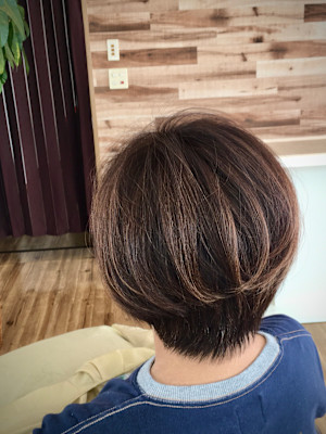 ショート♪トップはふんわり、えりあしはタイトに◎