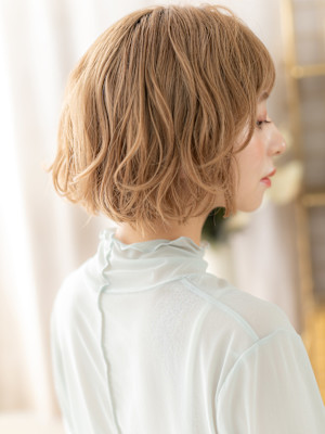 外国人風ハイトーンカラーボブウルフマッシュ　くすみベージュ