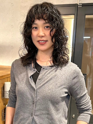 ウェーブパーマ レイヤーカット ミディアム 前髪パーマ