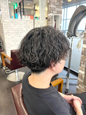 ツイストスパイラルパーマツーブロックマッシュメッシュフェード