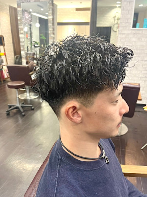 ツイストスパイラルパーマツーブロックマッシュメッシュフェード