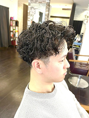 ツイストスパイラルパーマツーブロックマッシュメッシュフェード