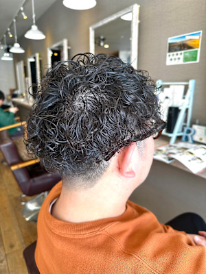 ツイストスパイラルパーマツーブロックマッシュメッシュフェード