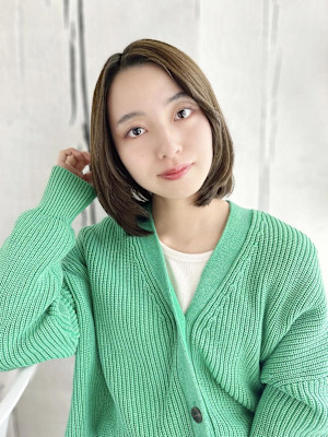 重めシルエットのカジュアルボブスタイル