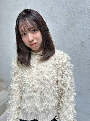 やわらかグレージュ