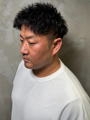 ツイストスパイラルパーマ 刈り上げショート 30代40代